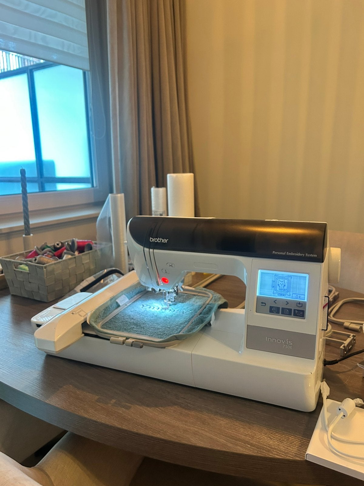 Borduurmachine Brother Innovis 750E met PE design plus, Hobby en Vrije tijd, Naaimachines en Toebehoren, Ophalen of Verzenden