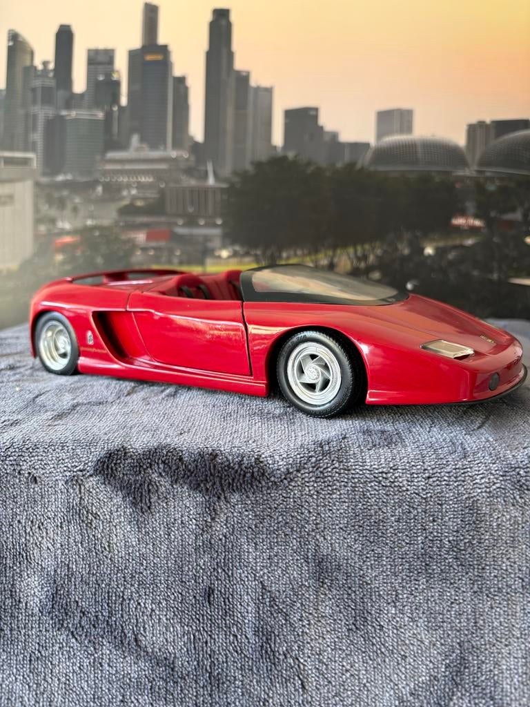 Ferrari Mythos Pininfarina 1991 schaal 1:18 - 34 jaar in bez, Ophalen of Verzenden, Gebruikt, Auto, Overige merken