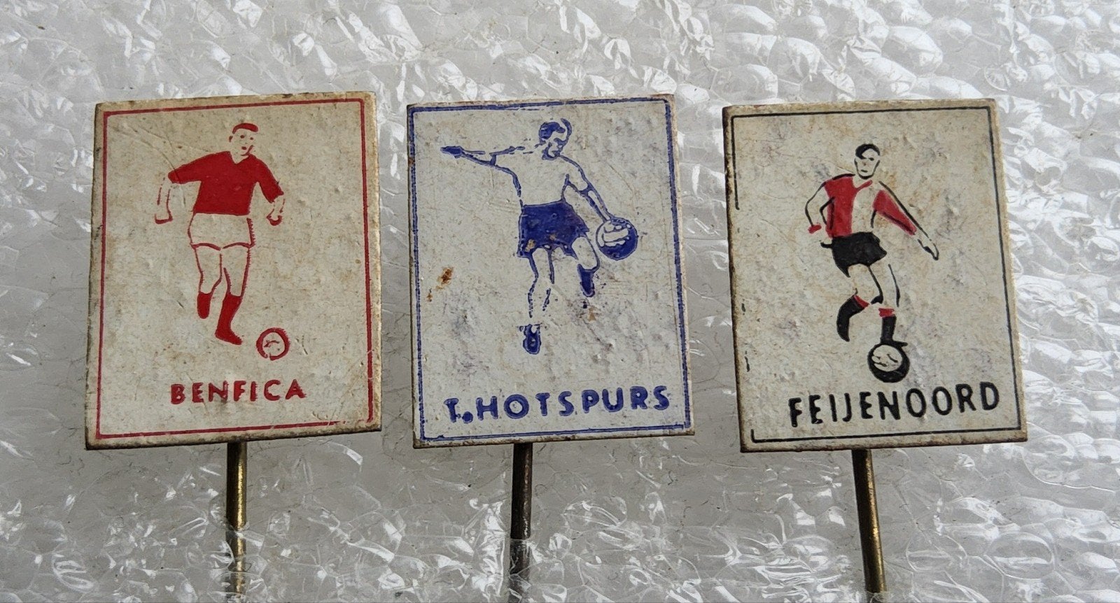 3 Vintage Voetbal Speldjes: Benfica, T.Hotspurs, Feijenoord, Ophalen of Verzenden, Gebruikt, Sport, Speldje of Pin