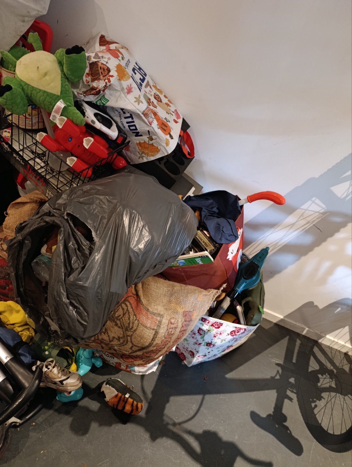 Heel veel Rommelmarktspullen veel speelgoed, Ophalen