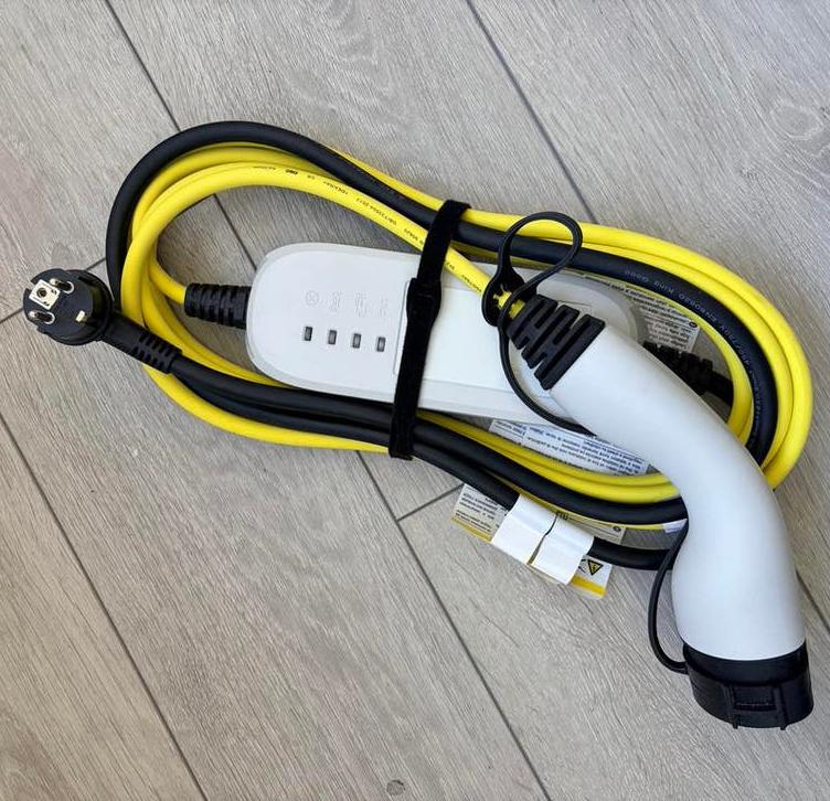 Originele Volkswagen granny charger Type 2, Auto diversen, Laadpalen, Ophalen of Verzenden, Zo goed als nieuw, Laadkabel