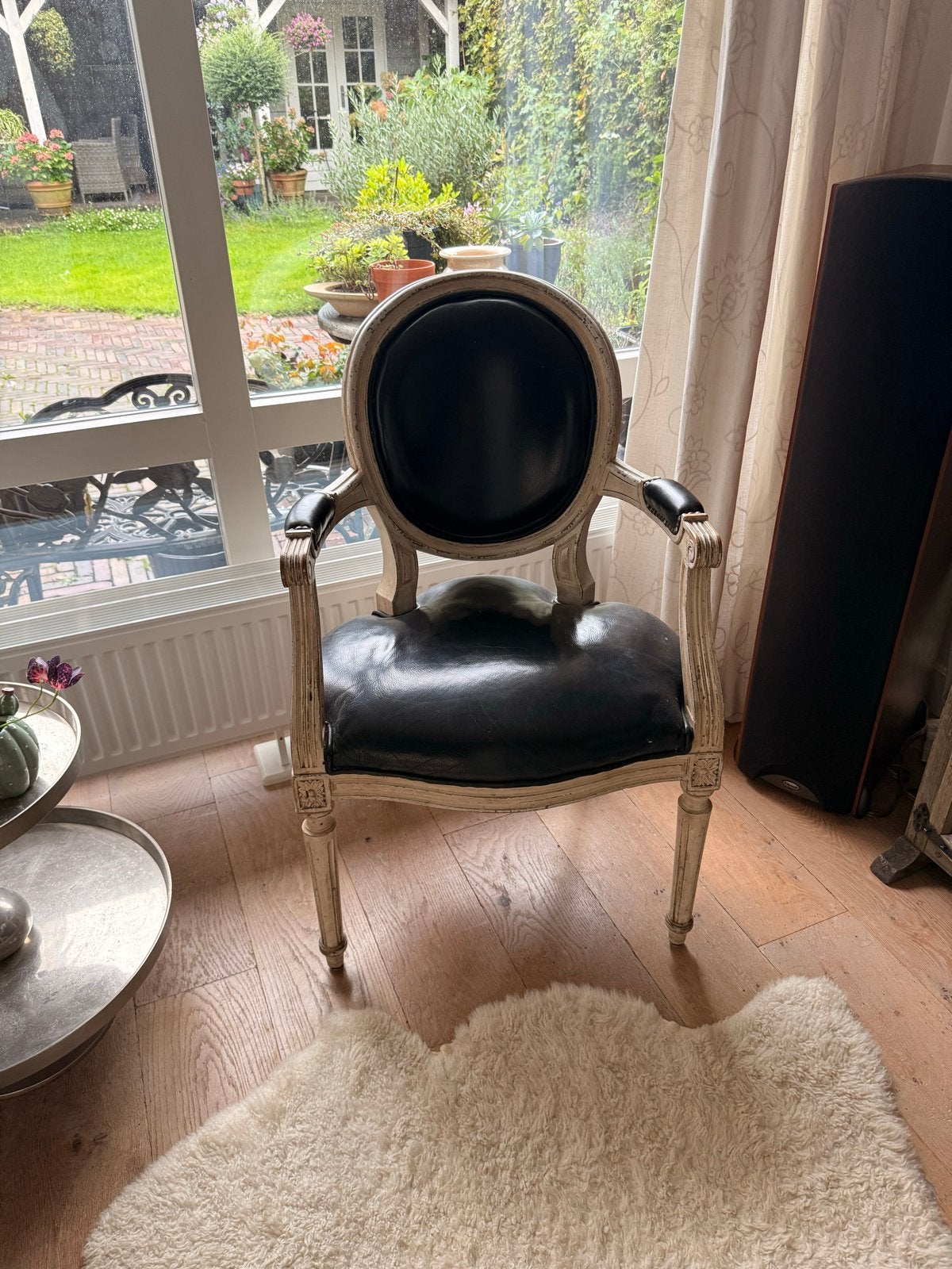 Robuste stoelenset met zwart lederen bekleding, Ophalen