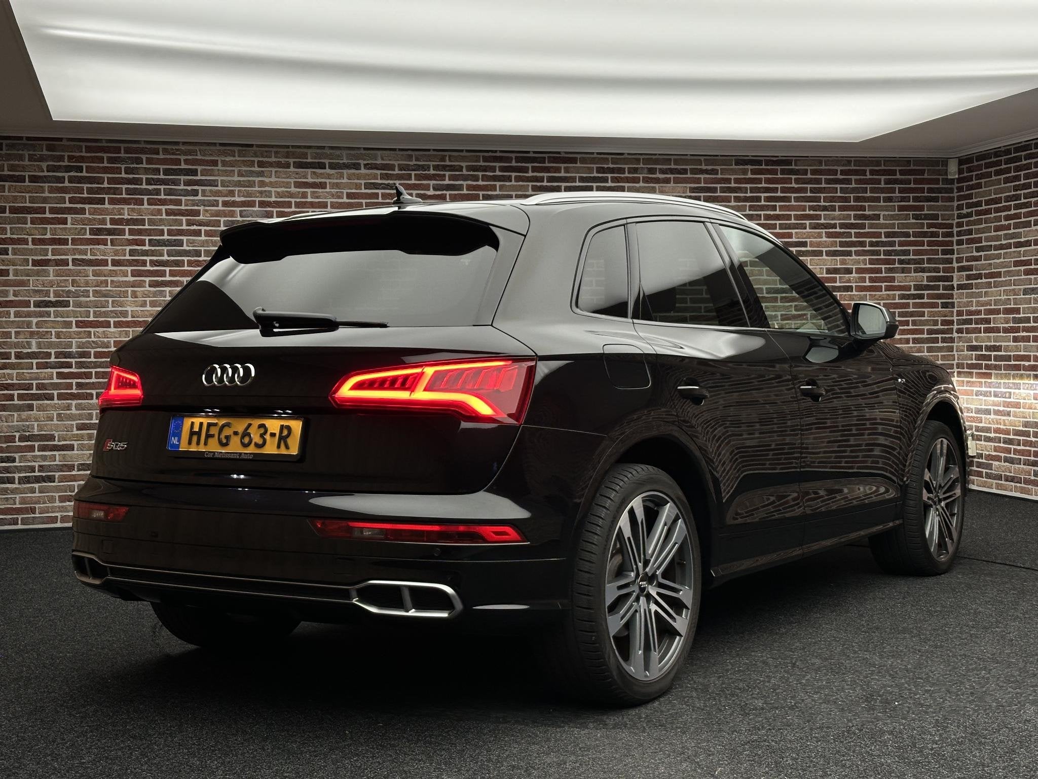 Audi SQ5 3.0 TFSI quattro Pro Line | B&O| Dak| Luchtvering|, Auto's, Automaat, Stof, 2995 cc, Zwart