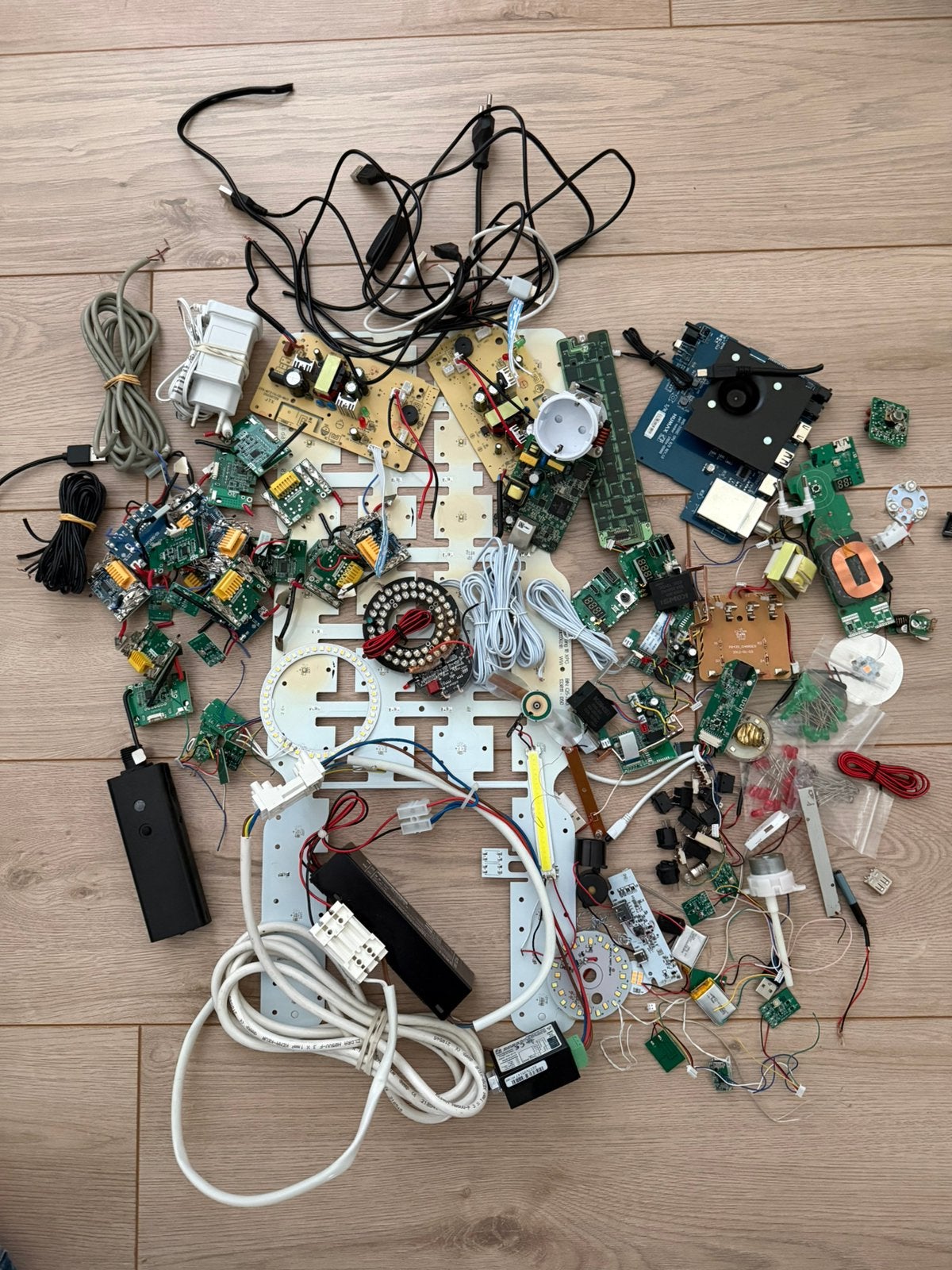 Grote partij elektronica, Ophalen of Verzenden, Zo goed als nieuw