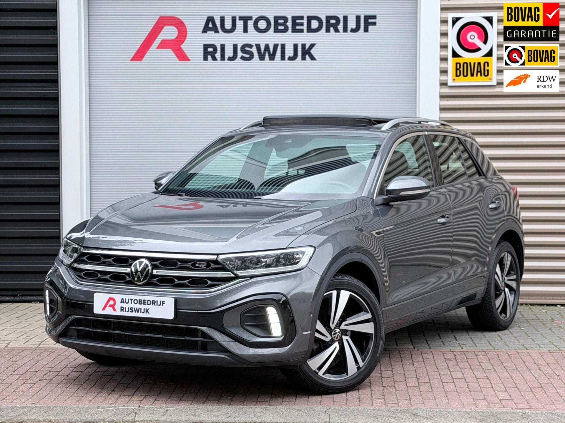Volkswagen T-ROC 1.5 TSI R-Line Pano/Keyless/Camera, Auto's, Dealer onderhouden, Euro 6, 4 cilinders, 150 pk