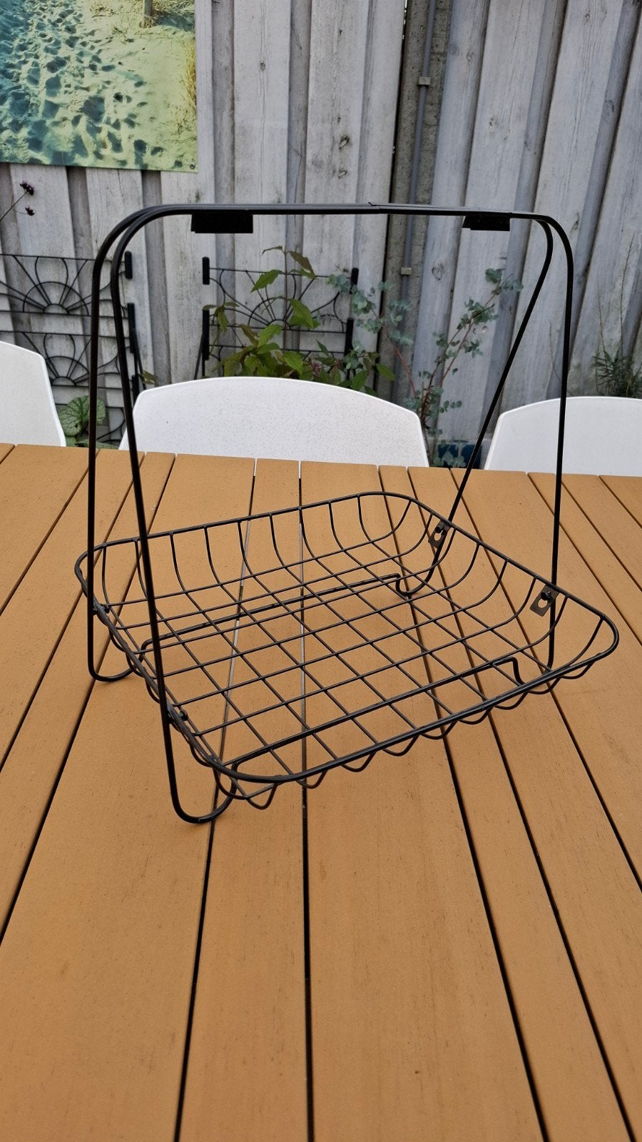 Zwarte metalen krantenbak / lectuurbak, Metaal, Modern, Ophalen of Verzenden, Zo goed als nieuw