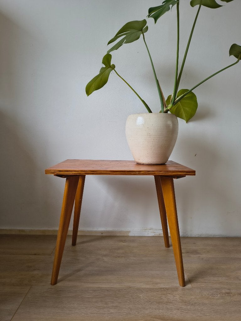 Vintage houten bijzettafel / Mid-Century Modern side table, 45 tot 60 cm, Onbekend, Zo goed als nieuw, Onbekend