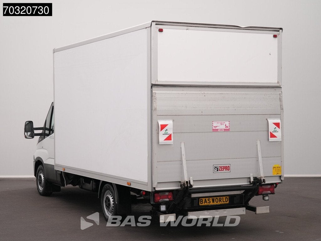 Iveco Daily 35S13 Laadklep Zijdeur Bakwagen Airco Cruise Sta, Auto's, Bestelauto's, Euro 5, Stof, Gebruikt, Iveco