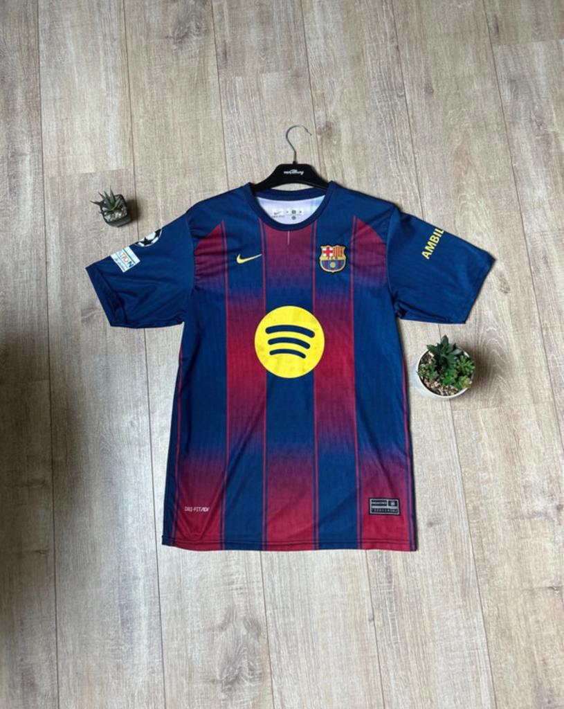 Barcelona shirt, Sport en Fitness, Voetbal, Maat M, Ophalen of Verzenden, Zo goed als nieuw, Shirt
