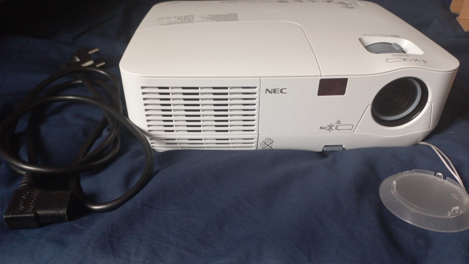 Beamer NEC NP210G, Ophalen of Verzenden, Zo goed als nieuw, LED