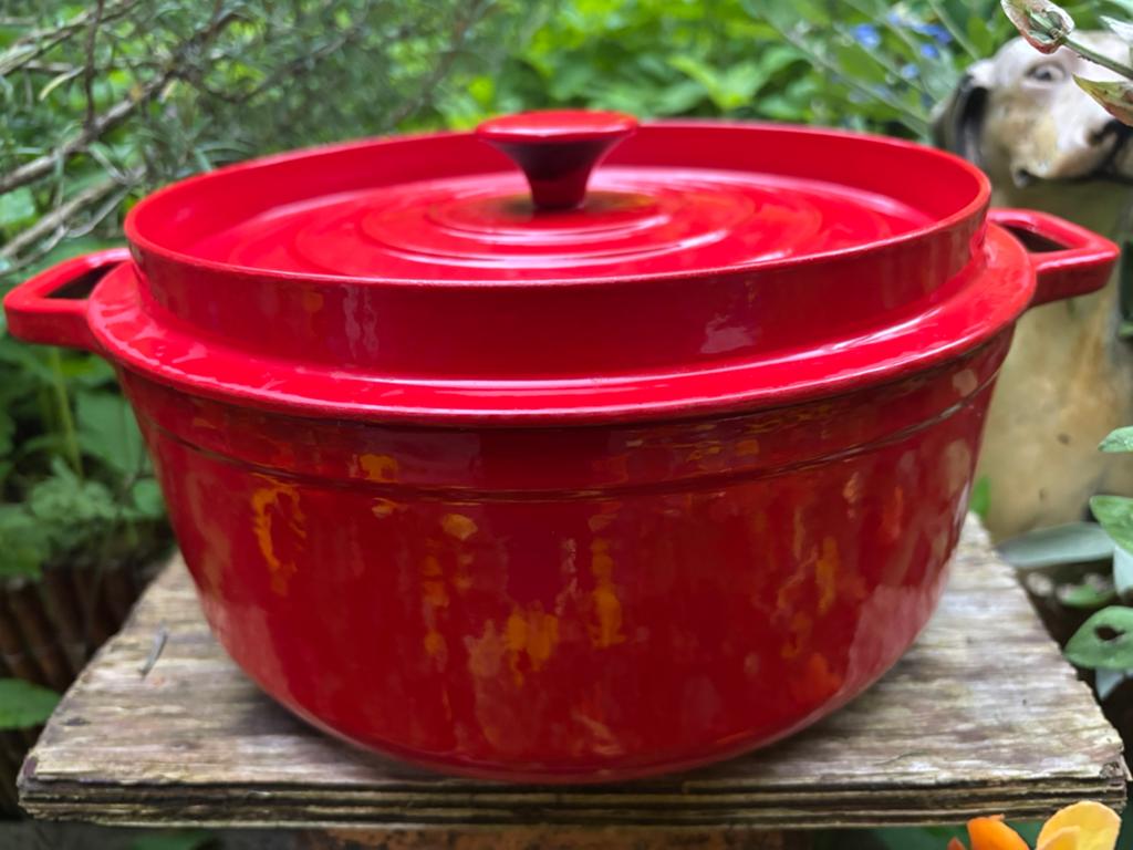Mooie rode geemailleerde gietijzeren braadpan 28 cm, Gebruikt, Gietijzer, Ophalen of Verzenden, Keramische plaat