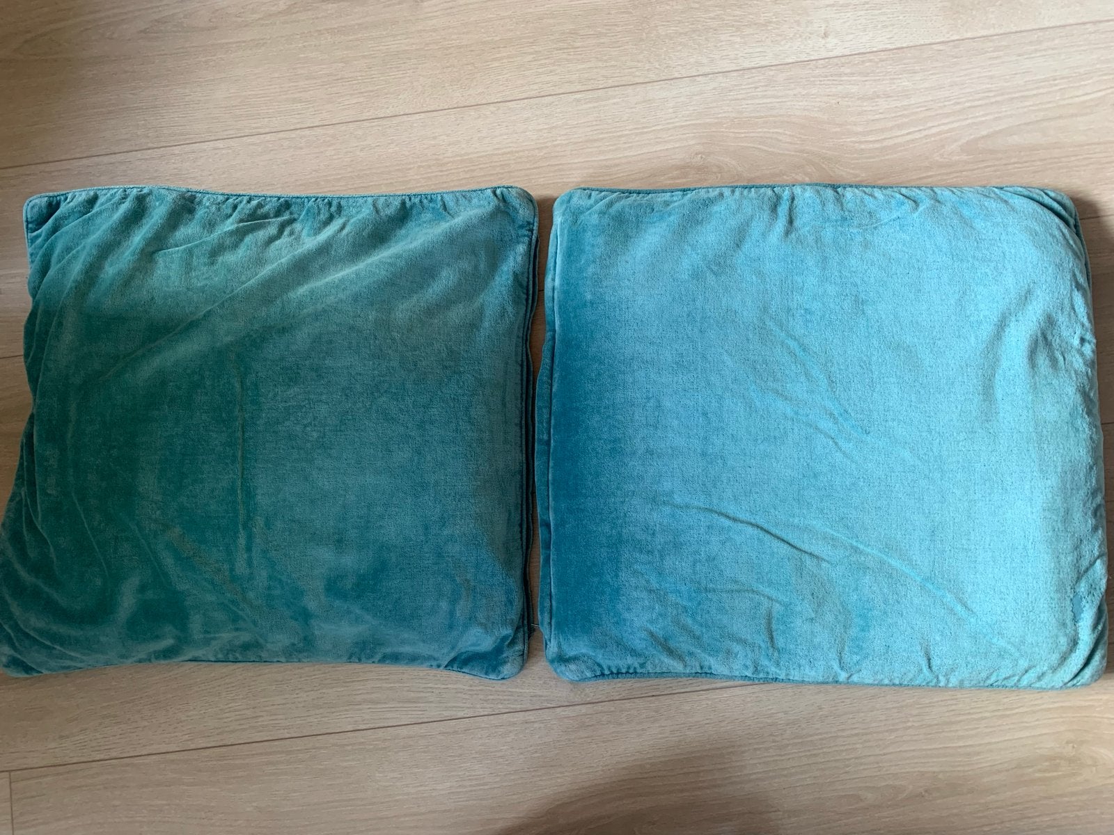 2 velvet kussens cyaan/aqua incl. vulling (gebruikt), Gebruikt, Blauw, Inclusief binnenkussen, Vierkant