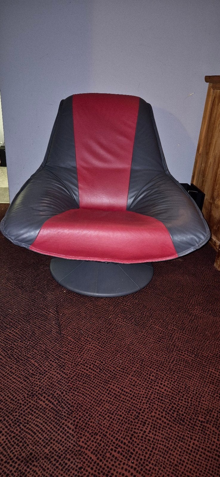 2 stuks Comfortabele draaibare fauteuil rood/zwart, Huis en Inrichting, Modern, Comfortabel, Gebruikt, Zwart, Leer