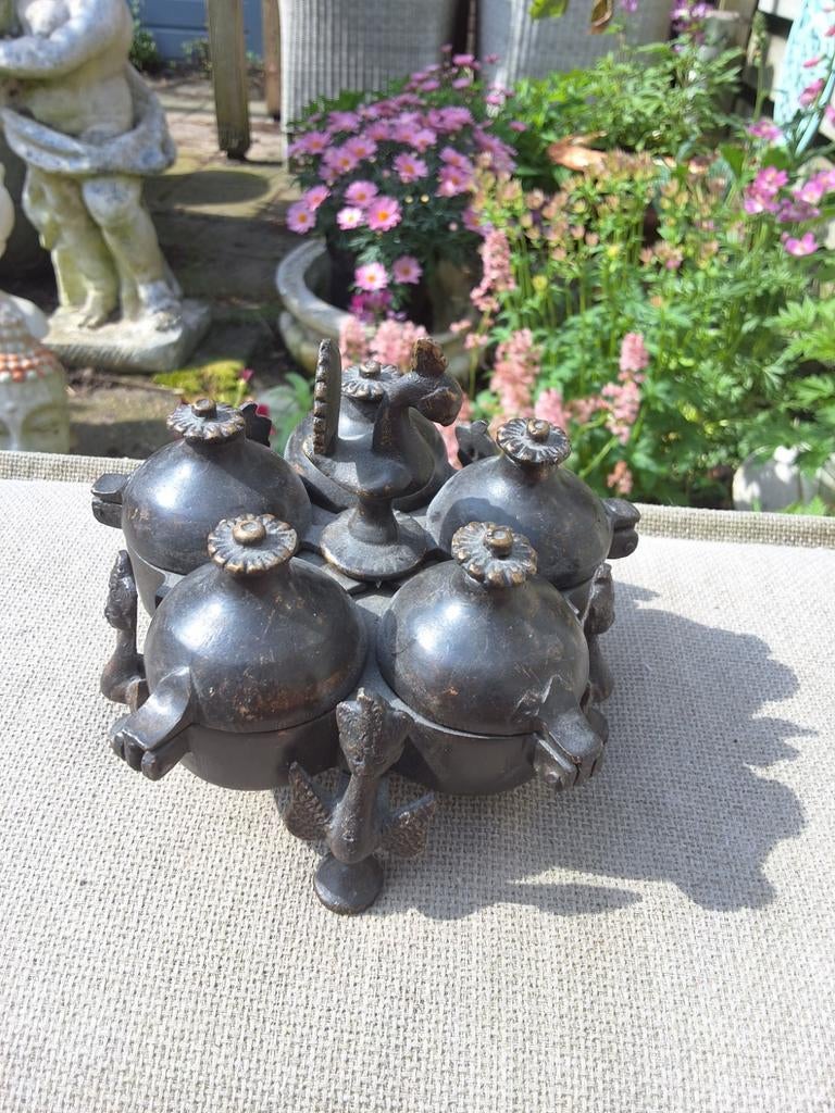 Antiek groot tikka doos nepal izgs doorsnee 14cm brons, Ophalen of Verzenden
