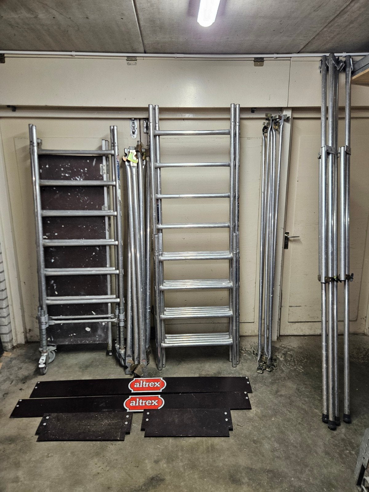 altrex aluminium kamersteiger werkhoogte 7 meter, Doe-het-zelf en Verbouw, Ophalen, Gebruikt, Rolsteiger of Kamersteiger, 5 meter of hoger