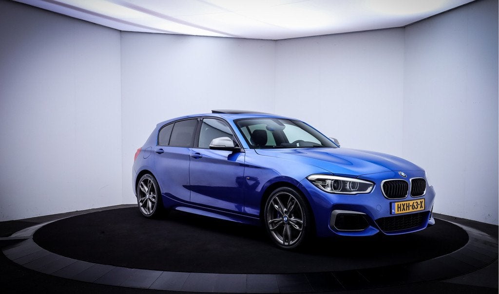 BMW 1-serie M140i Edition Shadow Executive SCHUIFD. | STOELV, Achterwielaandrijving, Zwart, Blauw, Alcantara
