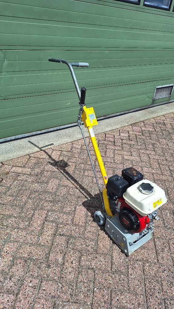 oppervlaktefrees bouchardeermachine vloerfrees benzine, Ophalen, Gebruikt, Overige typen, Industriepark 2a 9351PA Leek