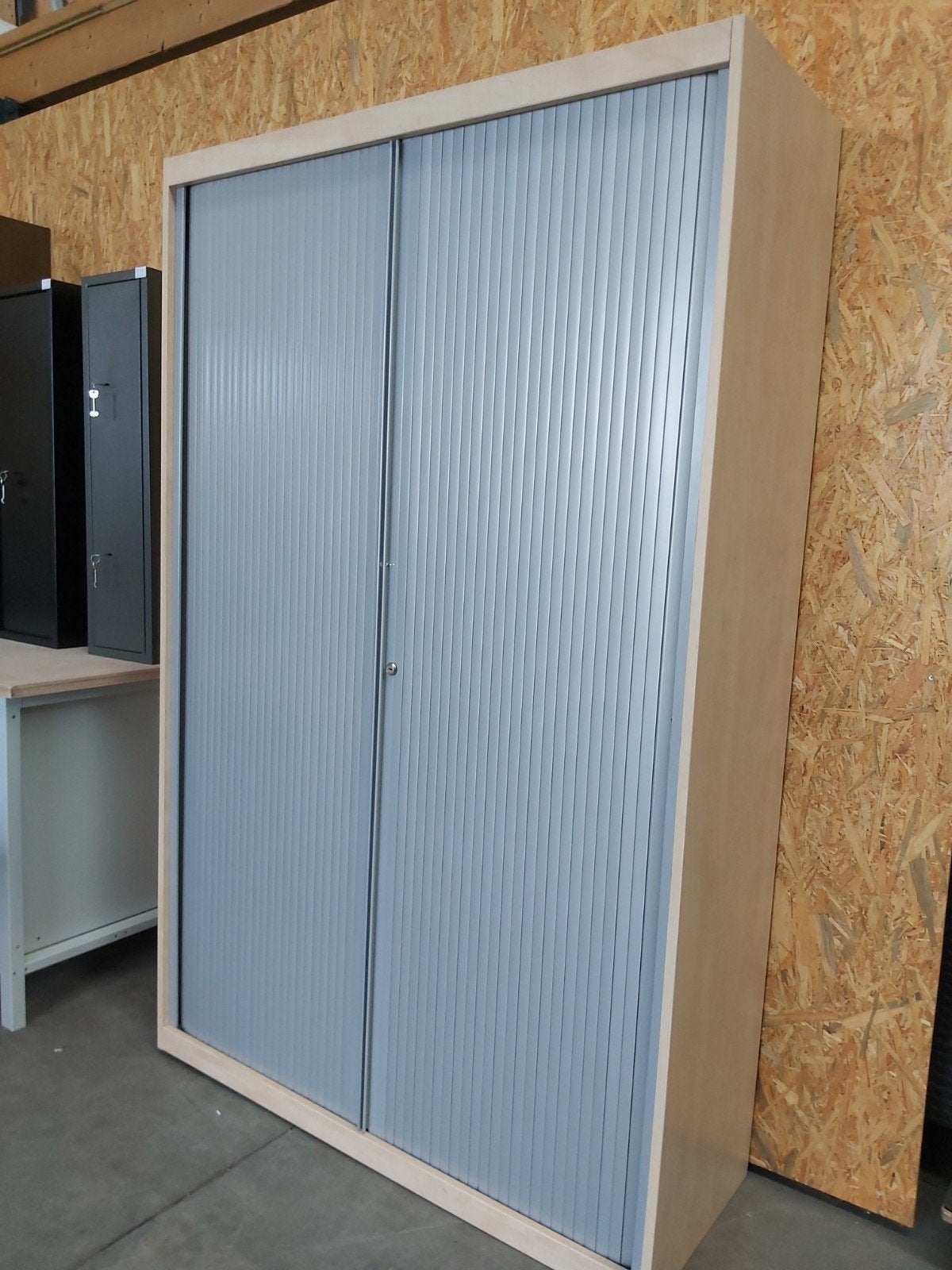 Hele mooie nette archiefkast, 100 tot 150 cm, Meerdere deuren, Zo goed als nieuw, 150 tot 200 cm
