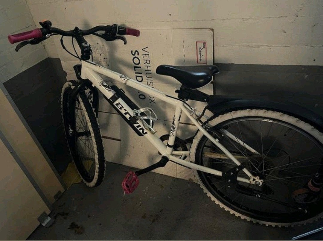 B'Twin mountainbike stoete fiets 24 inch, Fietsen en Brommers, Ophalen of Verzenden, Zo goed als nieuw, Schijfrem, BTWIN