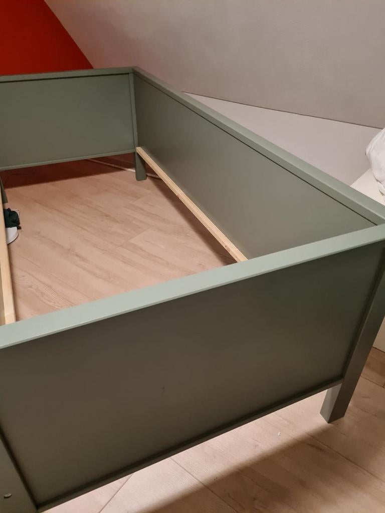 Woood Nikki bed, Ophalen, Zo goed als nieuw, Hout