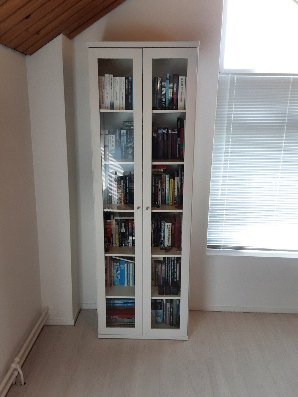 Boekenkast of vitrinekast met 2 glazen deuren. 219x72x40, Ophalen, 200 cm of meer, 50 tot 100 cm, 25 tot 50 cm