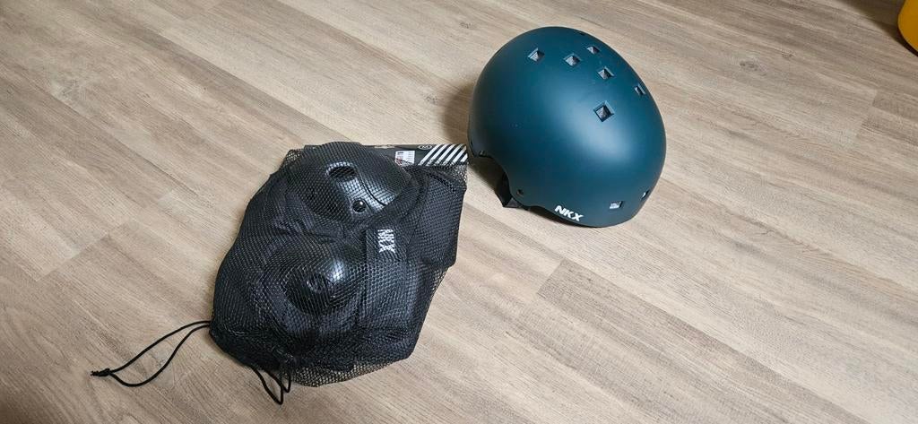 NKX Skate helm en beschermingsset (M), Ophalen, Zo goed als nieuw, Bescherming