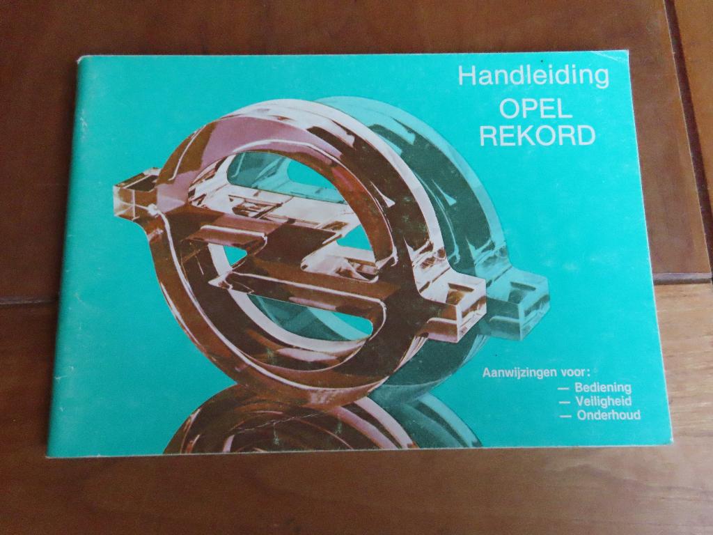 instructieboek Opel Rekord sedan, Rekord Caravan 1982, mooi!, Ophalen of Verzenden