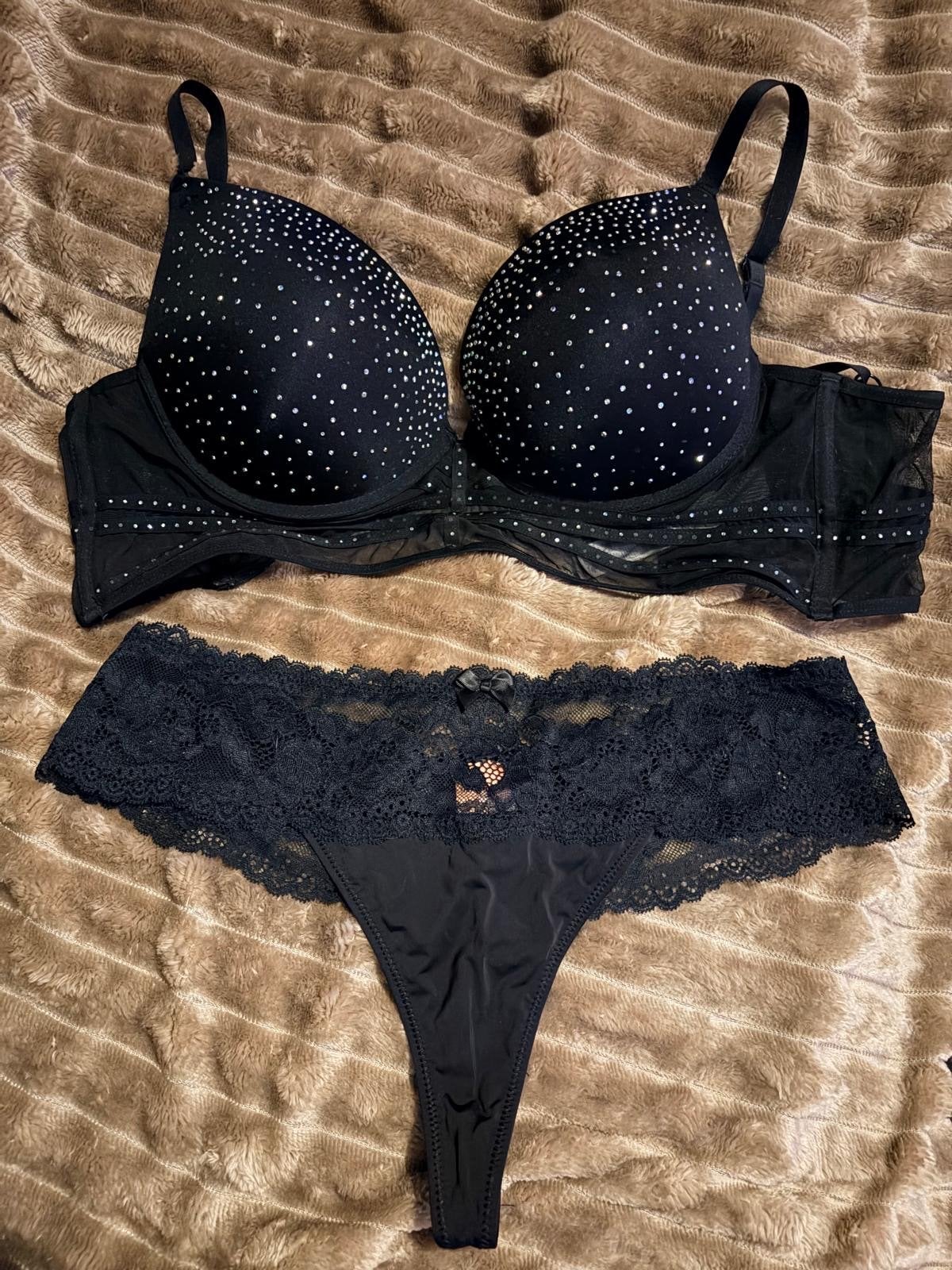 New Yorker Lingerie Setje Zwart met Steentjes, Kleding | Dames, Ondergoed en Lingerie, Ophalen of Verzenden, Zwart, Setje