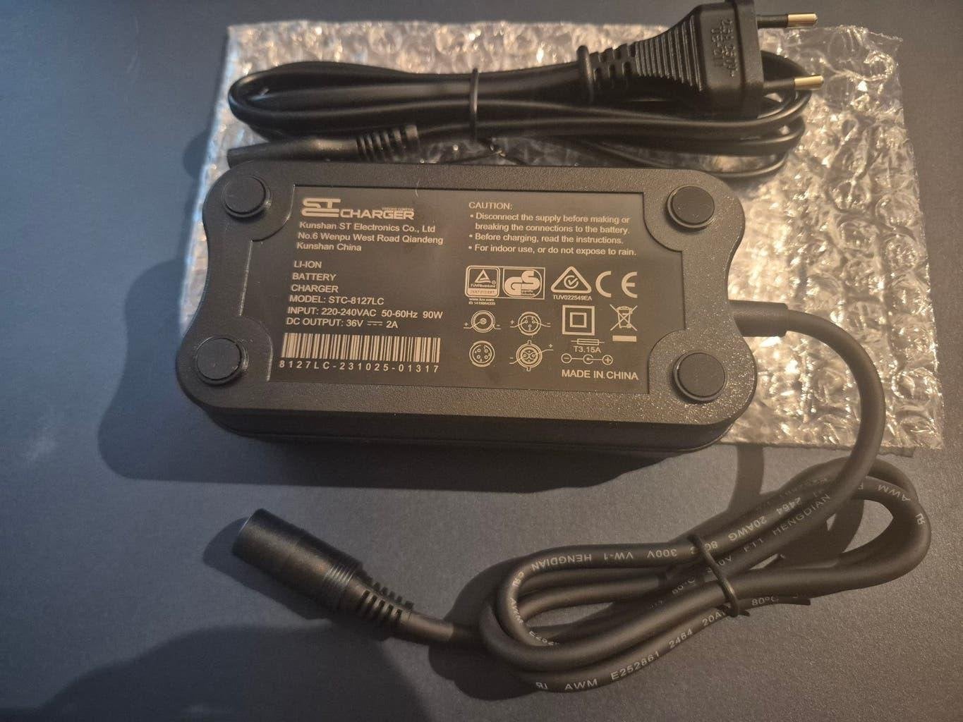 Nieuwe Oplader voor E-bike/Scooter - 36V 2A (90W), Ophalen, Nieuw