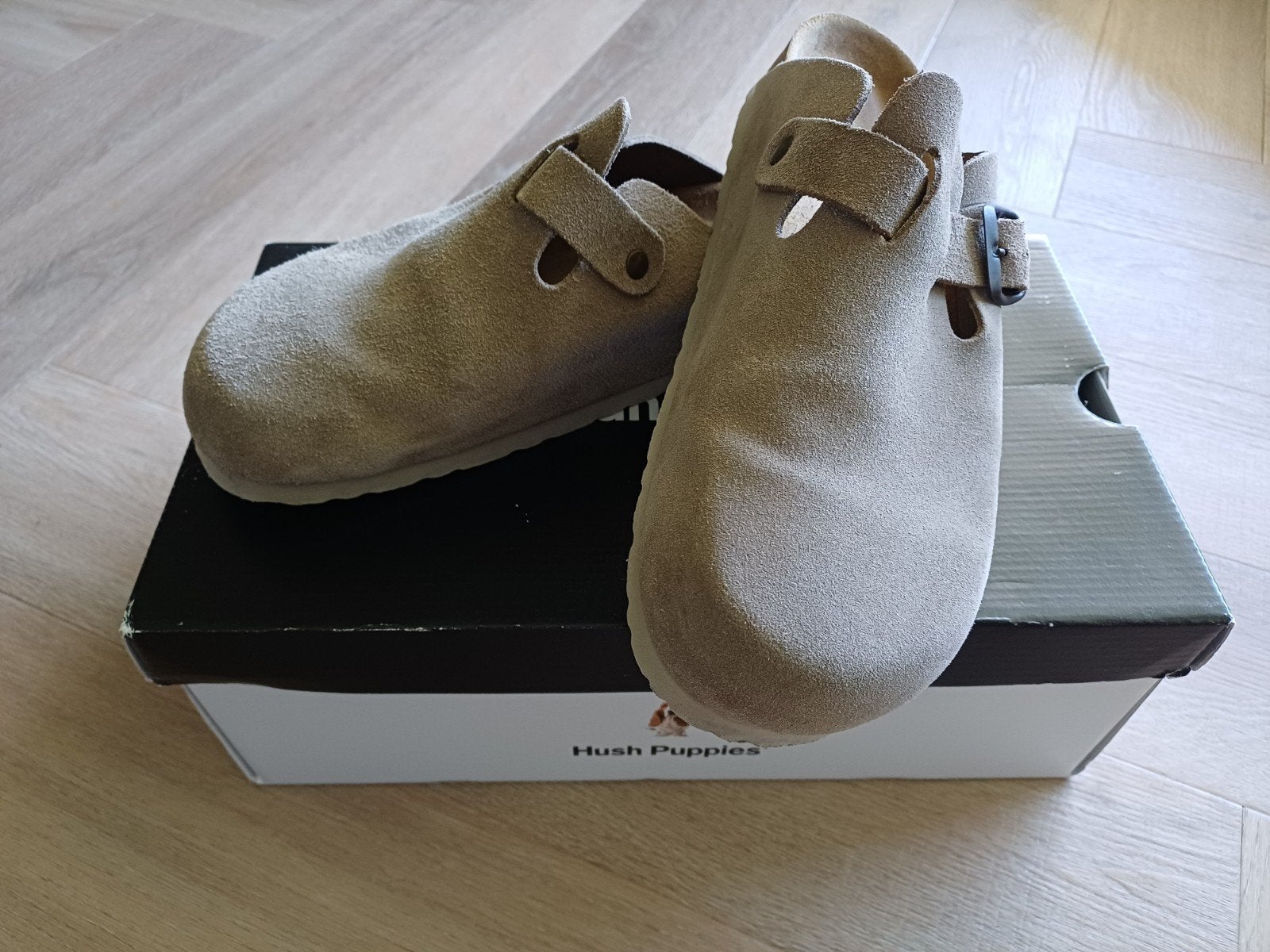 Hush Puppies Clogs - Beige Suede Leer - Maat 39, Beige, Nieuw, Hush Puppies, Sandalen of Muiltjes