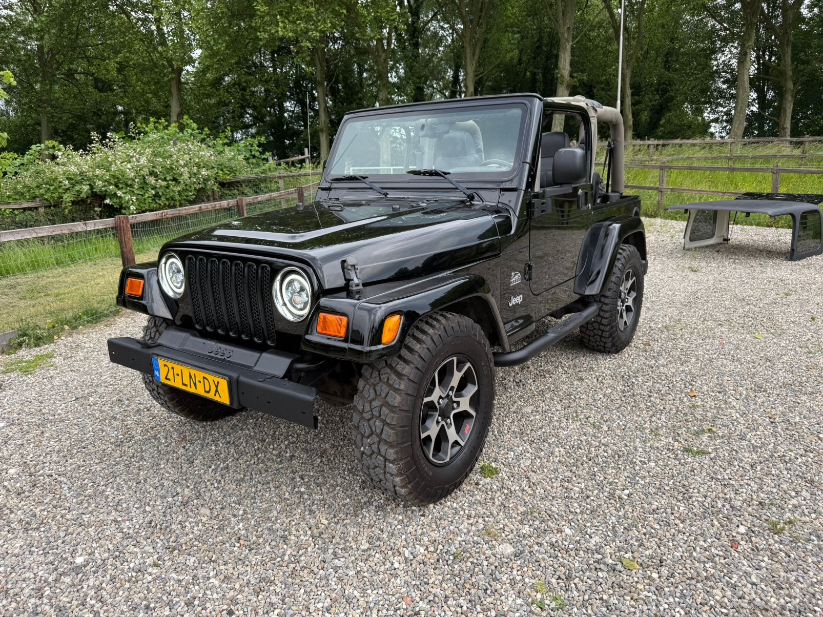 Jeep Wrangler 4.0 I AUT 2003 Zwart, Auto's, Automaat, 450 kg, 4 stoelen, 1920 kg