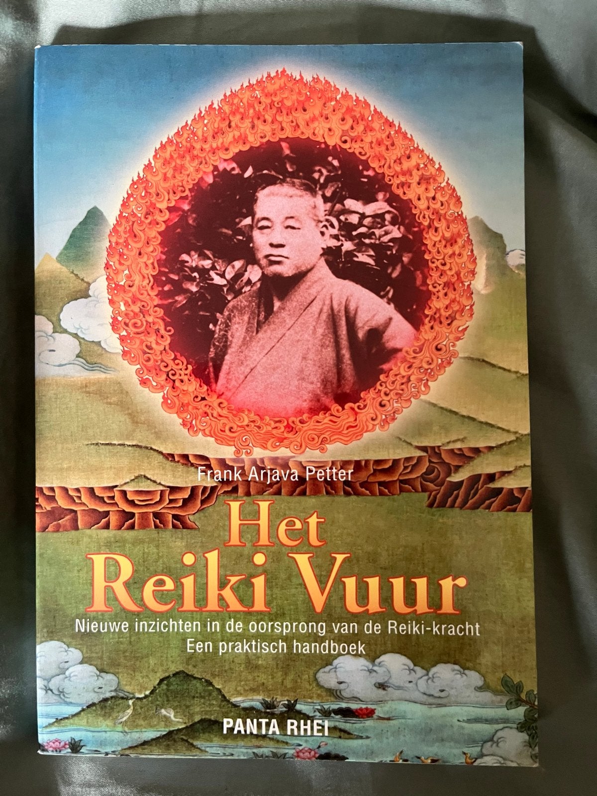 Het Reiki Vuur - Frank Arjava Petter (incl. 2 stickers), Boeken, Gelezen, Spiritualiteit algemeen, Ophalen of Verzenden, Instructieboek