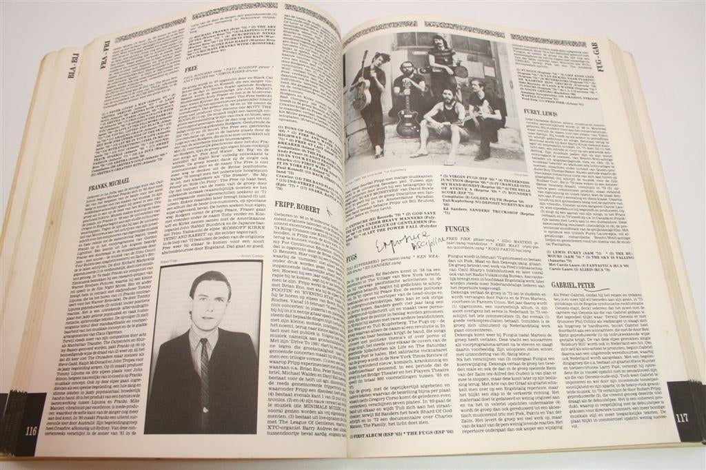 Oor's Eerste Pop Encyclopedie — Hét Naslagwerk [1982], Ophalen of Verzenden, Gelezen, Algemeen