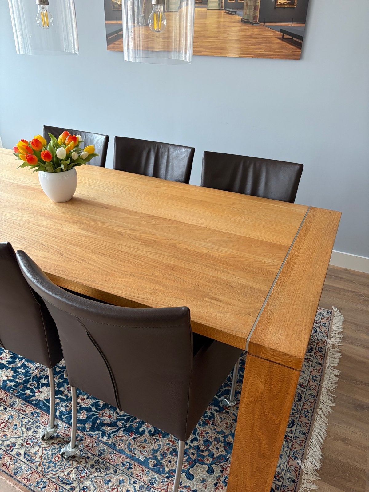 Leren eetkamerstoelen met wieltjes  en eiken eettafel, Ophalen, Gebruikt, 8 stoelen of meer
