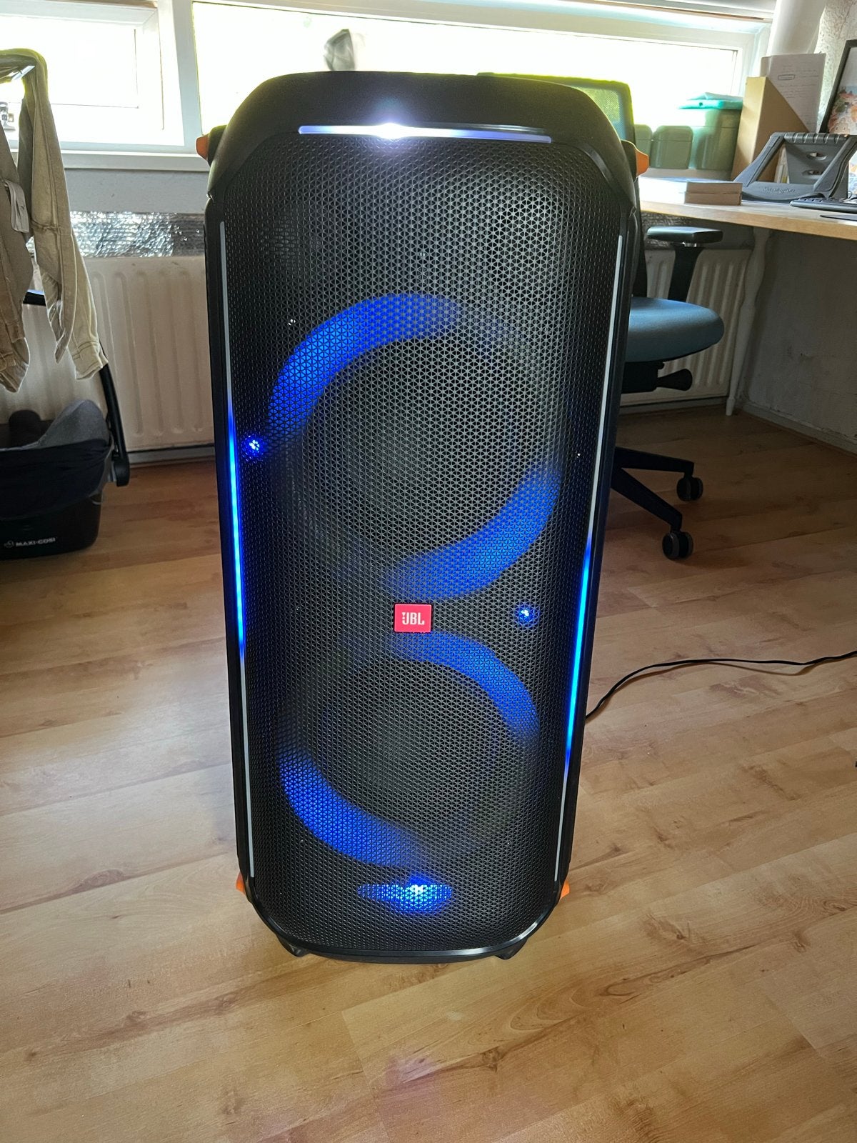 JBL PartyBox 710 - Krachtige Party Speaker met Lichteffecten, JBL, Party speaker, Zo goed als nieuw, Bluetooth