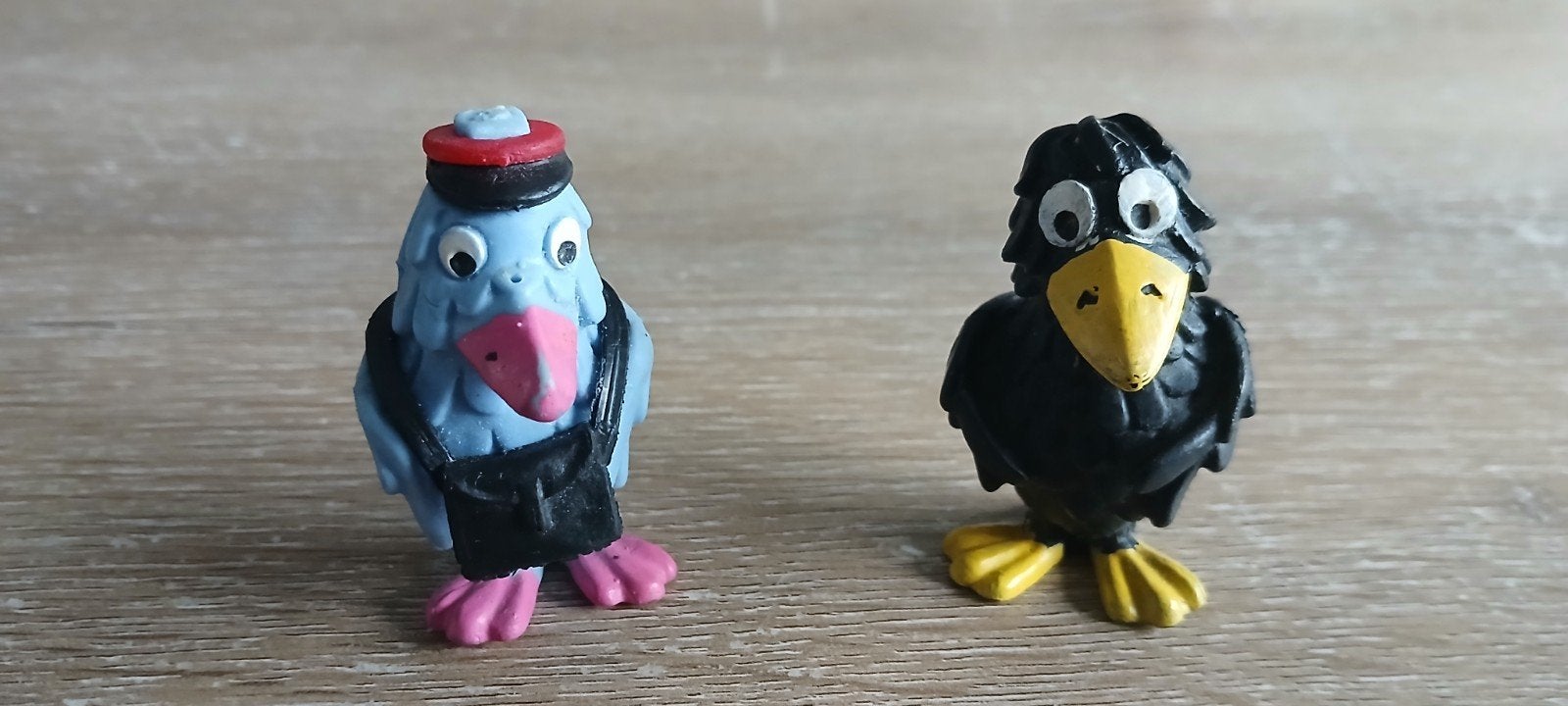 2 MMC 68 De Fabeltjeskrant figuren postduif meneer de raaf, Ophalen of Verzenden, Gebruikt