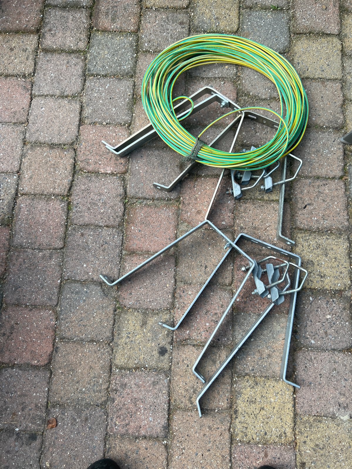 Antennemast beugels (2 sets) en aardkabel 6mm² (20m+), Ophalen of Verzenden, Gebruikt, Toebehoren