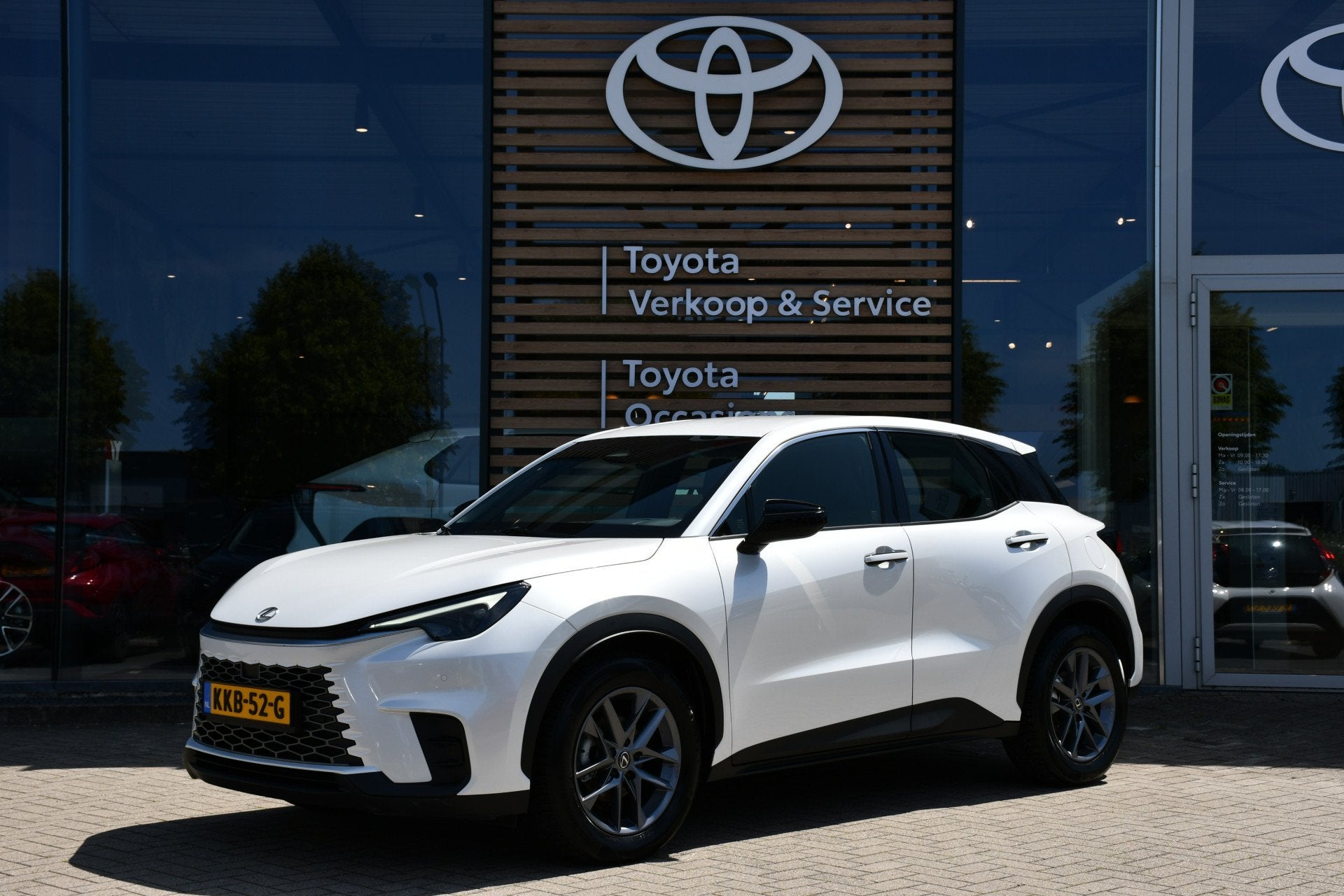 Lexus LBX Business Line 2WD Limited Automaat 136pk | Dodehoe, Auto's, Gebruikt, Wit, 1490 cc, Bedrijf