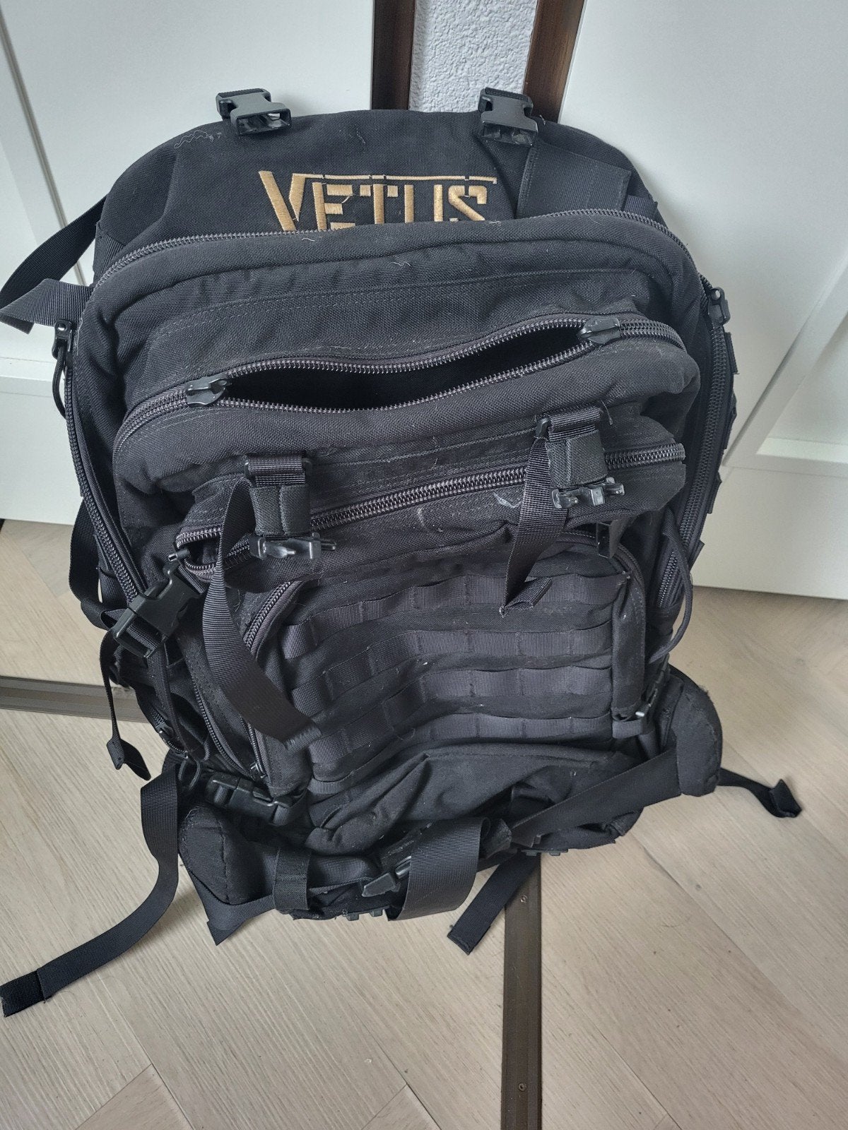 Vetus For Life Zwarte Rugzak, Overige merken, 40 cm of meer, Ophalen of Verzenden, Zo goed als nieuw