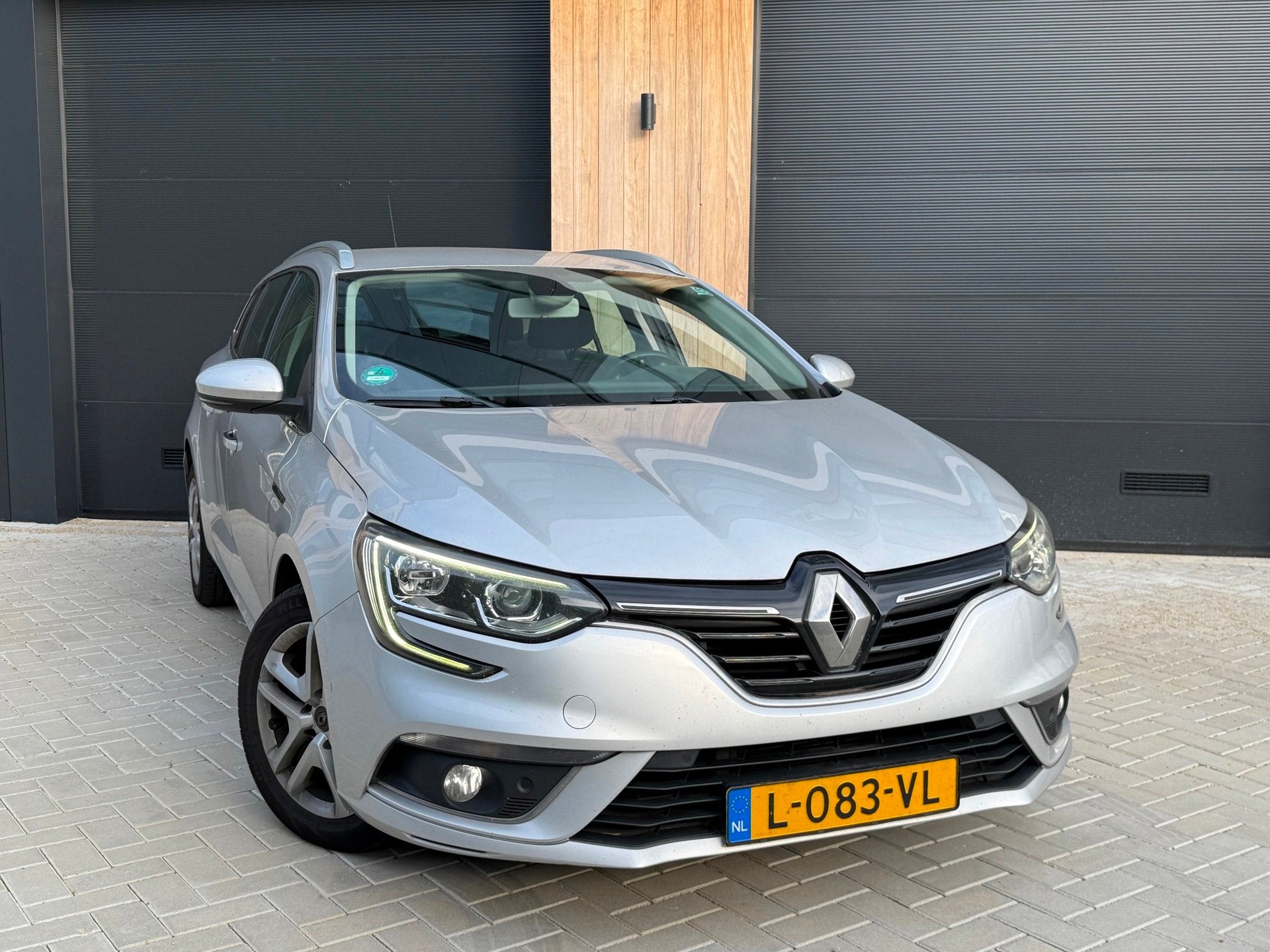 Renault Mégane Estate 1.5 dCi Limited (bj 2018) AUTOMAAT|NA, Auto's, Stof, Gebruikt, 4 cilinders, Diesel