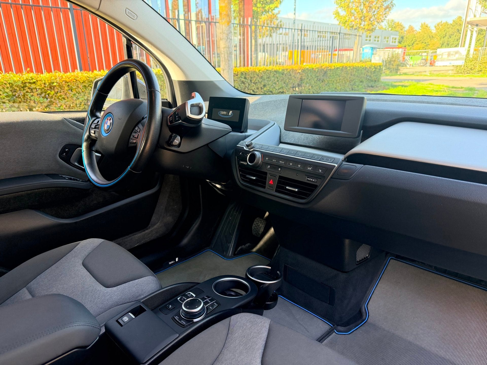 BMW I3 I3S 120Ah 42 kWh, stoelverwarming, warmtepomp, Automaat, Gebruikt, Zwart, Verwarmde buitenspiegels