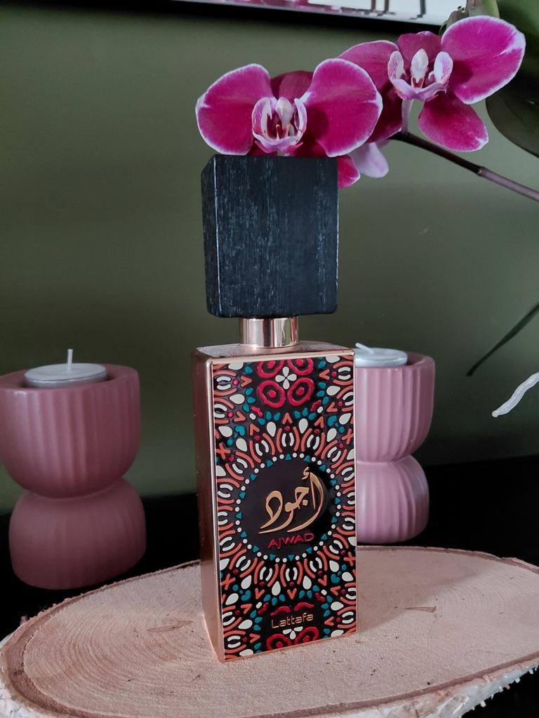 Lattafa Ajwad Eau de Parfum - Exotische Geur, Ophalen of Verzenden, Zo goed als nieuw
