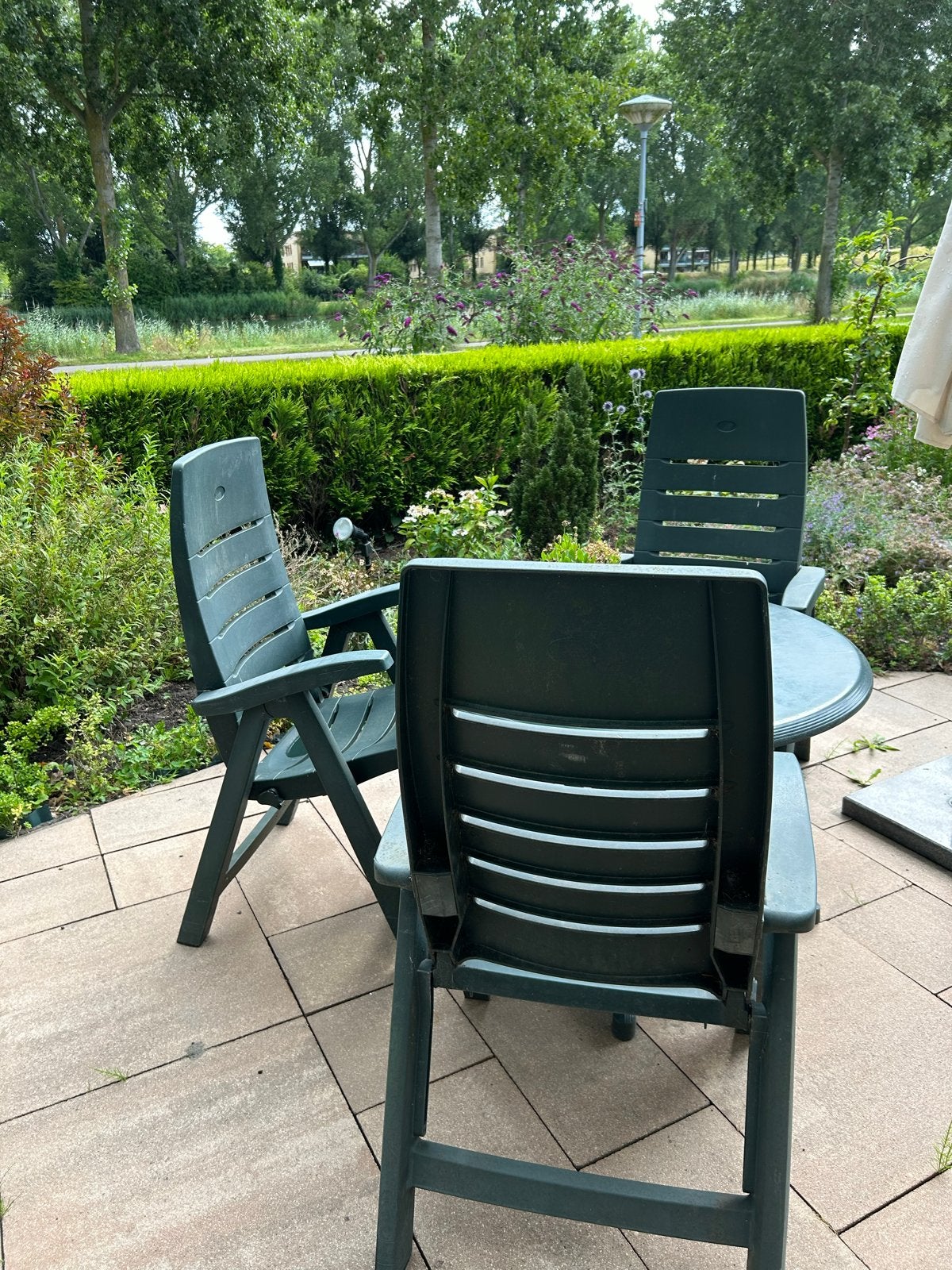 Groene Tuinset met 3 Stoelen en Ronde Tafel, Ophalen, Kunststof, Gebruikt, Eettafel