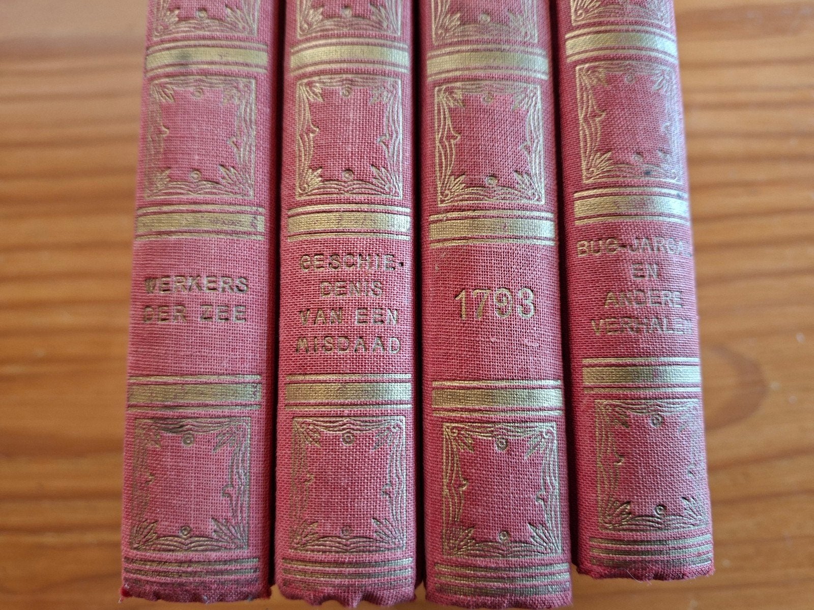 Victor Hugo's werken 4 boeken minerva, Ophalen of Verzenden, Gelezen
