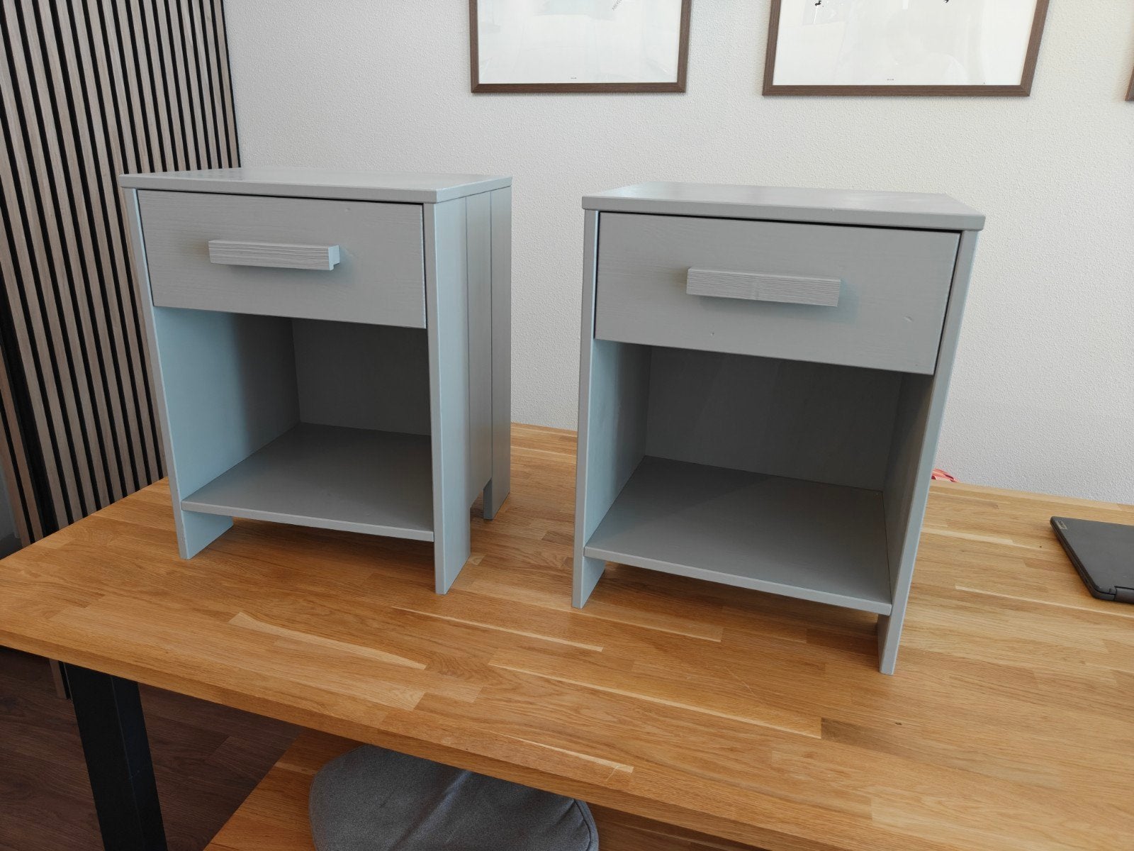 WOOOD Dennis nachtkastjes (2 stuks) – betongrijs – als nieuw, Ophalen, Minder dan 45 cm, Zo goed als nieuw, Minder dan 55 cm