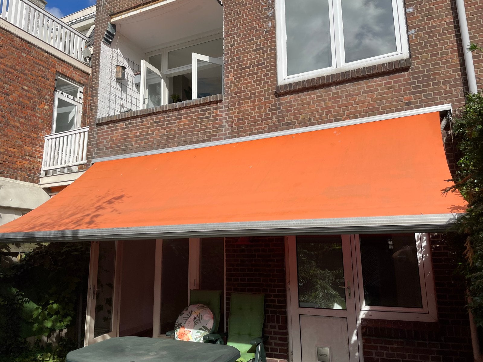 Oranje Zonnescherm - Knikarmscherm
