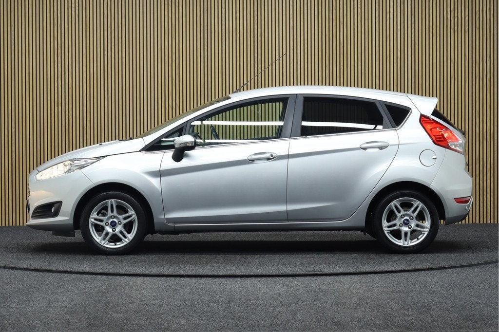 Ford Fiesta 1.0 Titanium | Parkeersensoren Achter | LM Velge, Voorwielaandrijving, Euro 5, Stof, Zwart