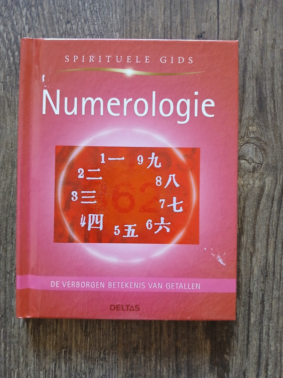 Numerologie spirituele gids, Ophalen of Verzenden, Zo goed als nieuw, Spiritualiteit algemeen, Achtergrond en Informatie