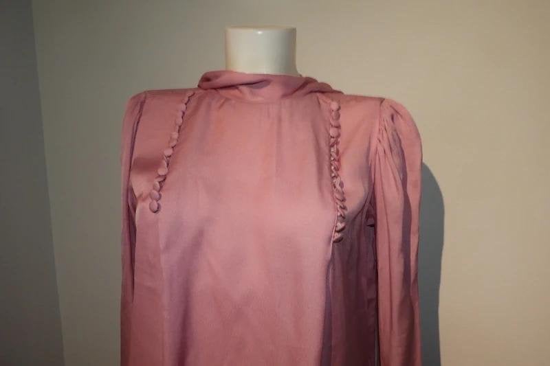 Brigitte Herskind chique top roze kolletje strik nek knopenM, Verzenden, Zo goed als nieuw, Lange mouw, Roze