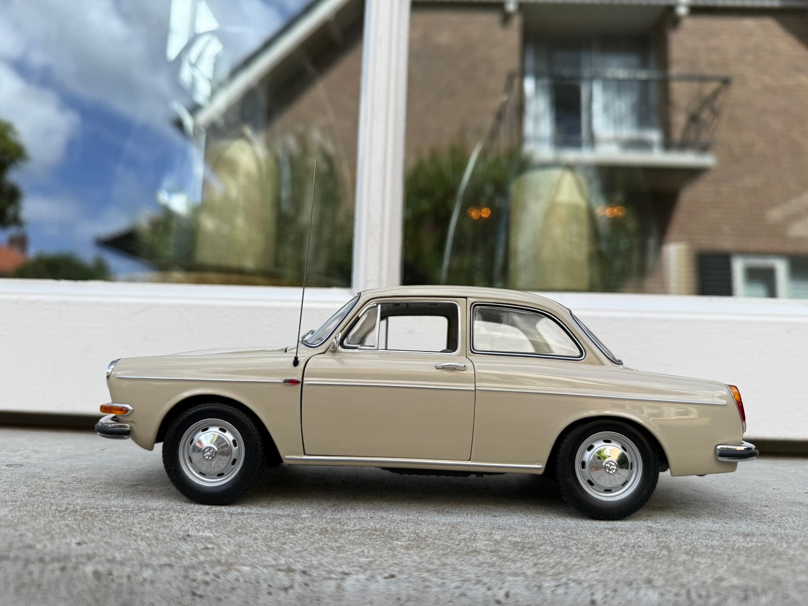1:18 Volkswagen 1600 L Creme 1970 Minichamps, Minichamps, Auto, Ophalen of Verzenden, Zo goed als nieuw